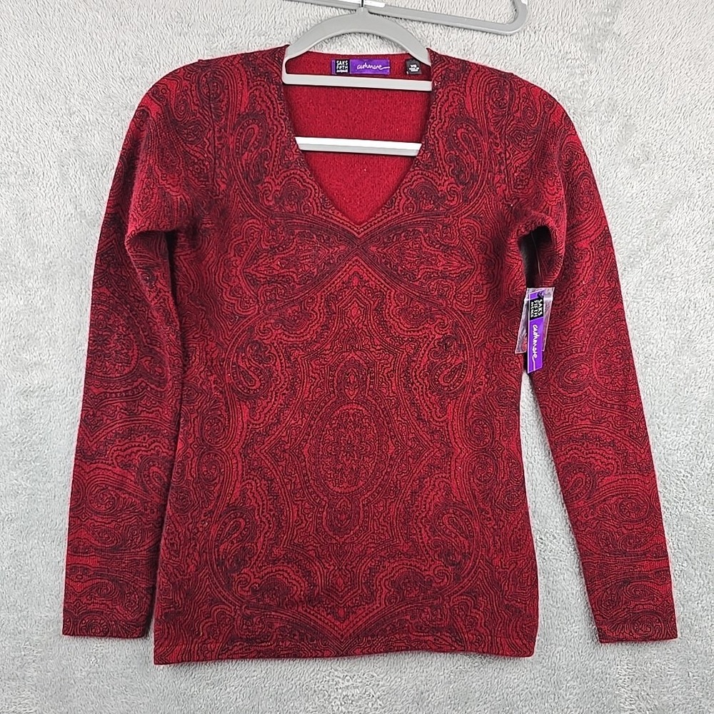 Saks Fifth Avenue 100% Cashmere V Neck Sweater Womens Size XS‎ Red Paisley Soft